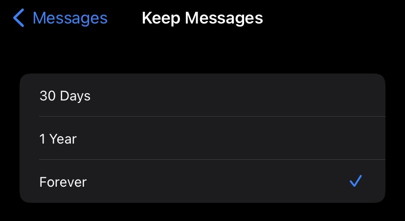 Si le gusta mucho enviar mensajes de texto, configure iMessage para mantener menos archivos. 