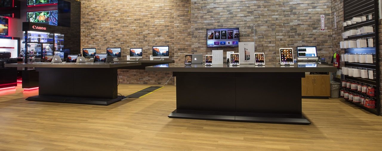 Apple  computadoras en el almacén de Adorama en la ciudad de Nueva York