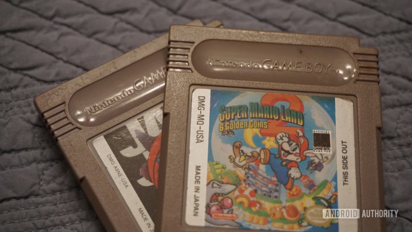 صورة لعبتين من ألعاب Nintendo Game Boy.