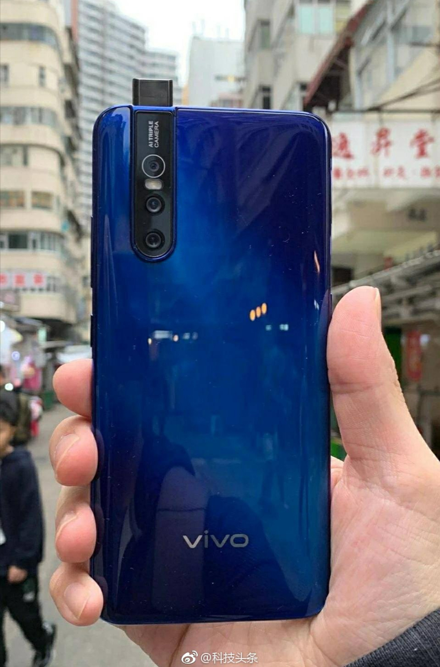 Vivo يظهر V15 Pro باللون الأزرق في صورة قبل الإعلان الرسمي 2