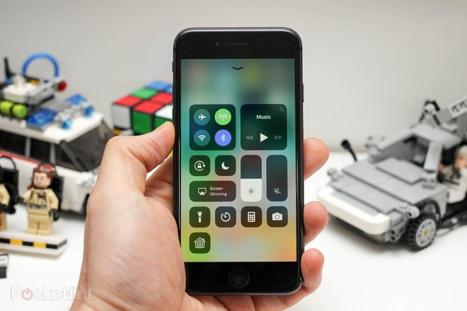 Apple مراجعة iPhone 8: يجب عدم إغفال جهاز iPhone المدمج 5