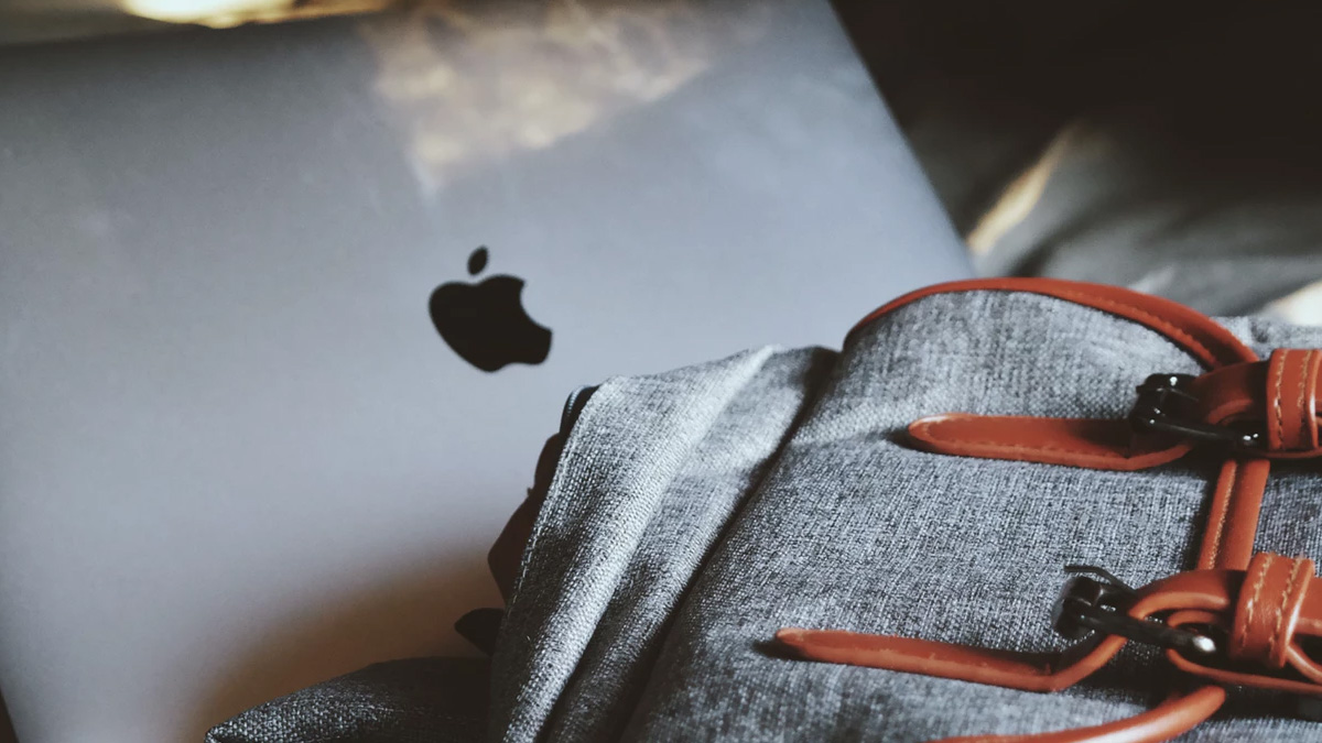 Apple رفض التعليق على حظر FAA على MacBook Pro من الرحلات الجوية 1
