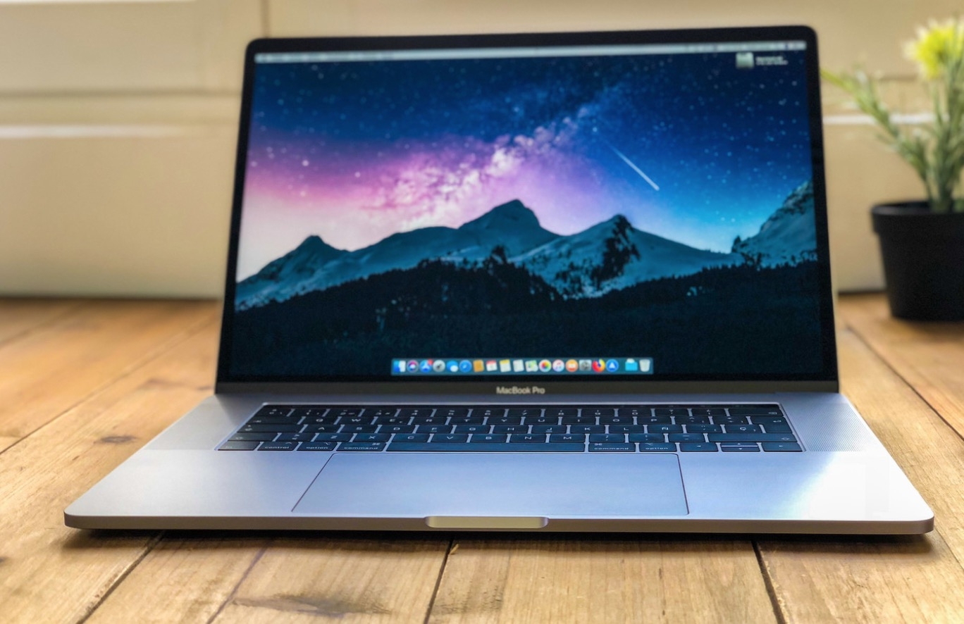 Apple قم بإعداد MacBook Pro بحجم 16 بوصة لشهر سبتمبر 1
