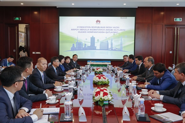 زار رئيس وزراء جمهورية أوزبكستان مركز Huawei للبحث والتطوير في شنتشن 1