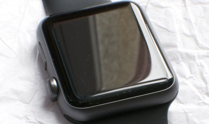 صورة Apple Watch مع الشقوق