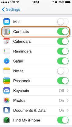 استخدام iCloud لعمل نسخة احتياطية لجهات اتصال iPhone