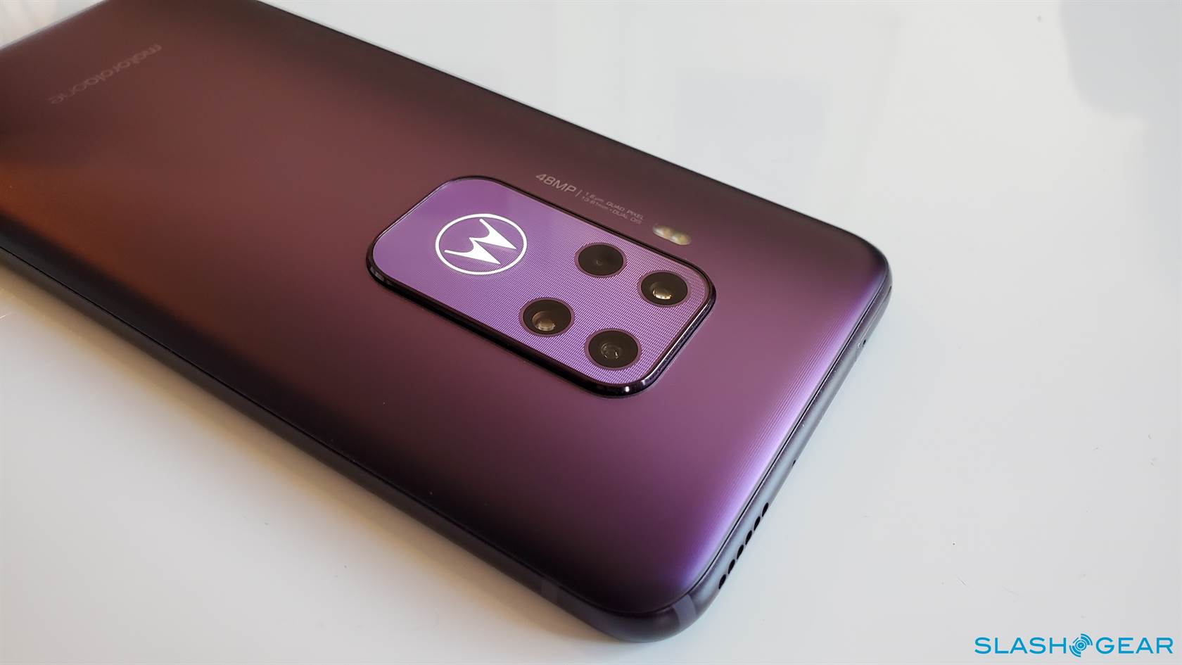 نظرة عامة على Motorola One Zoom: 48 ميجابكسل Android على الميزانية 2