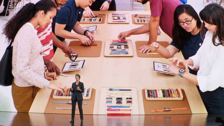 Apple تطلق برنامجًا تجاريًا جديدًا لأجهزة iPhone ، وتعيد فتح متجر Fifth Avenue 2