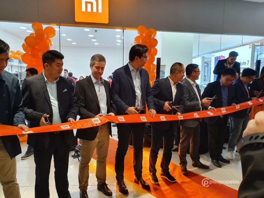 بمساعدة أكثر من ألف شخص ، تم افتتاح متجر Xiaomi Mi Store الثاني في تشيلي 2