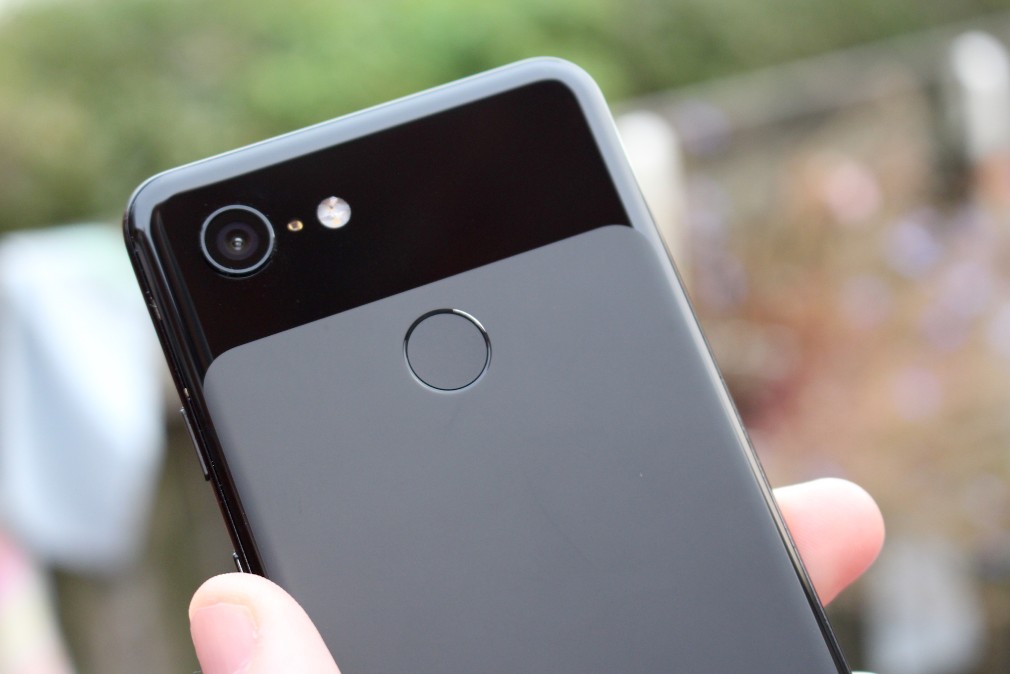 Google Pixel 3 review screenshot - الجزء الخلفي من الهاتف