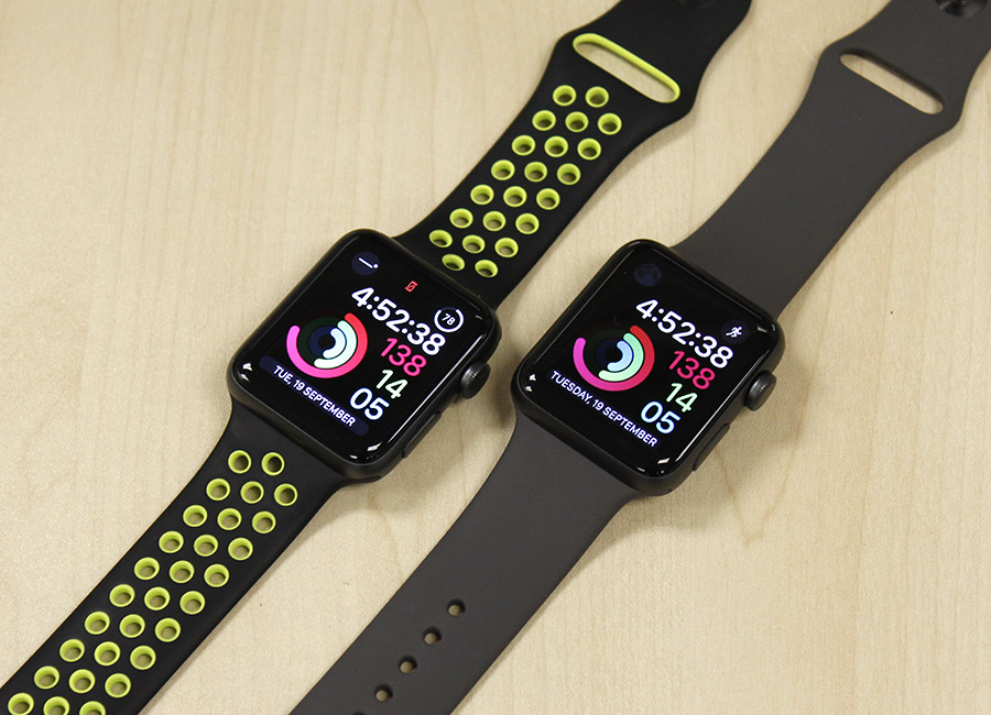 ال Apple Watch سلسلة 3 (يسار) وسلسلة 2 (يمين).