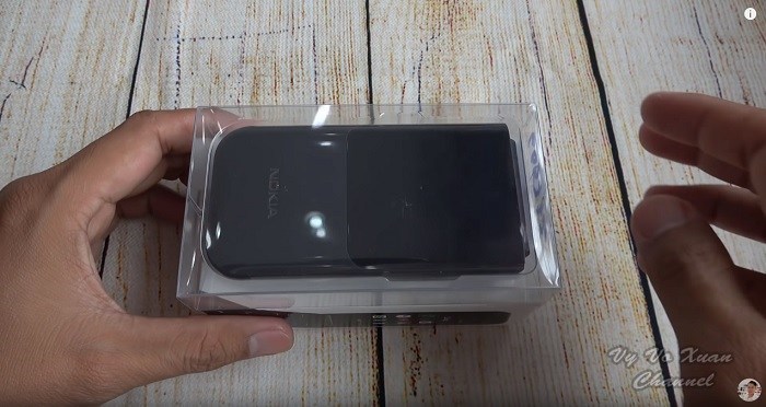 الفيديو: Unboxing of a Nokia 2720 Flip 1