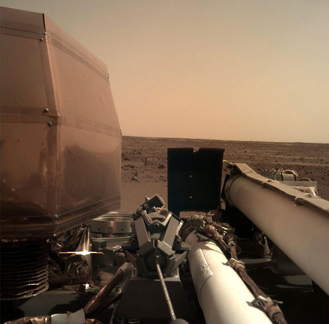 مسبار InSight التابع لناسا يسجل أول سجل لزلزال على المريخ 1