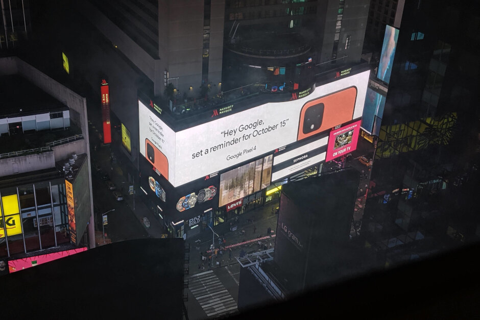 Предварительный просмотр Таймс-сквер подтверждает Коралл / Оранжевый Google Pixel 4 1
