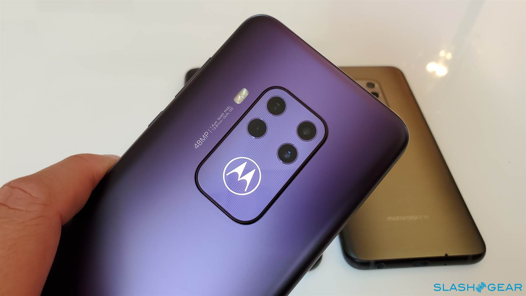 Layar pertama Motorola One Zoom: Android 48-megapiksel dengan anggaran terbatas 4