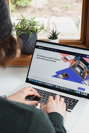 Shopify Cara menambahkan produk ke halaman
