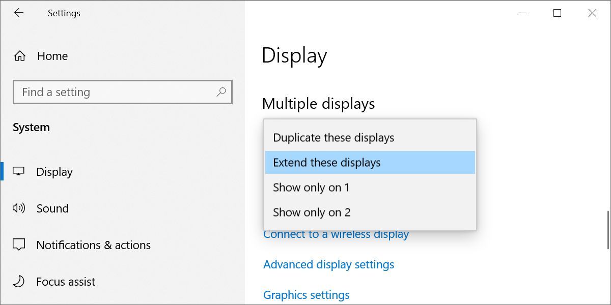 Múltiples configuraciones de pantalla con la opción Extender estas pantallas seleccionada en el Windows 10 Aplicación de configuración.