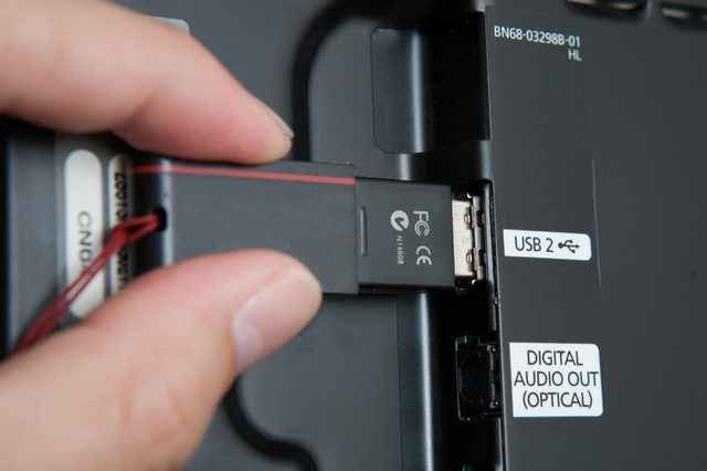 Inserte la unidad USB en el puerto HDMI de Smart TV